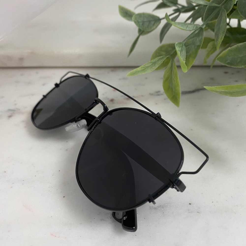 "Amira" Sunglasses || Black & Black Aviator - Picture 2 of 9